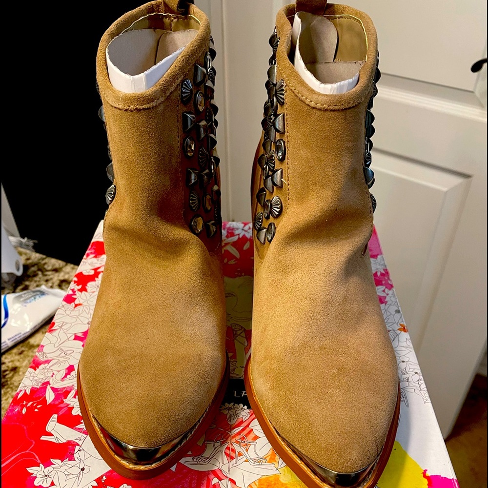 Chinese Laundry Tan Suede Leather Ankle  Boots Size 10 M New in box